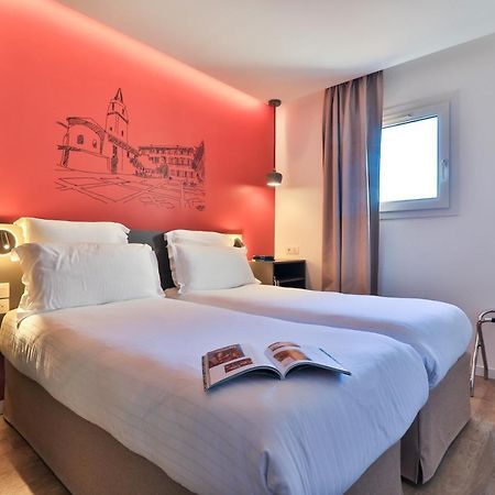 Hotel Restaurant Kyriad Фрежюс Экстерьер фото