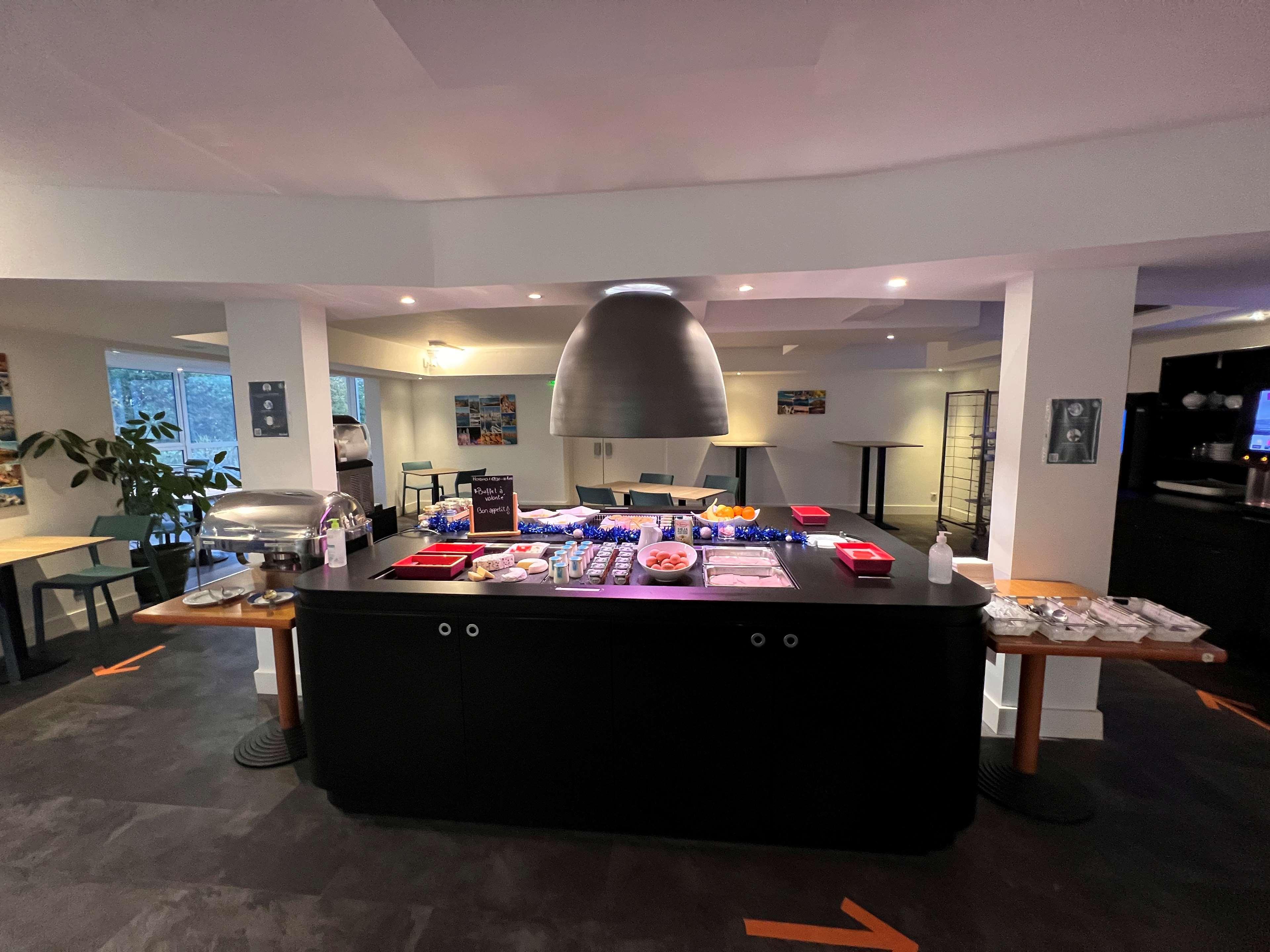 Hotel Restaurant Kyriad Фрежюс Экстерьер фото