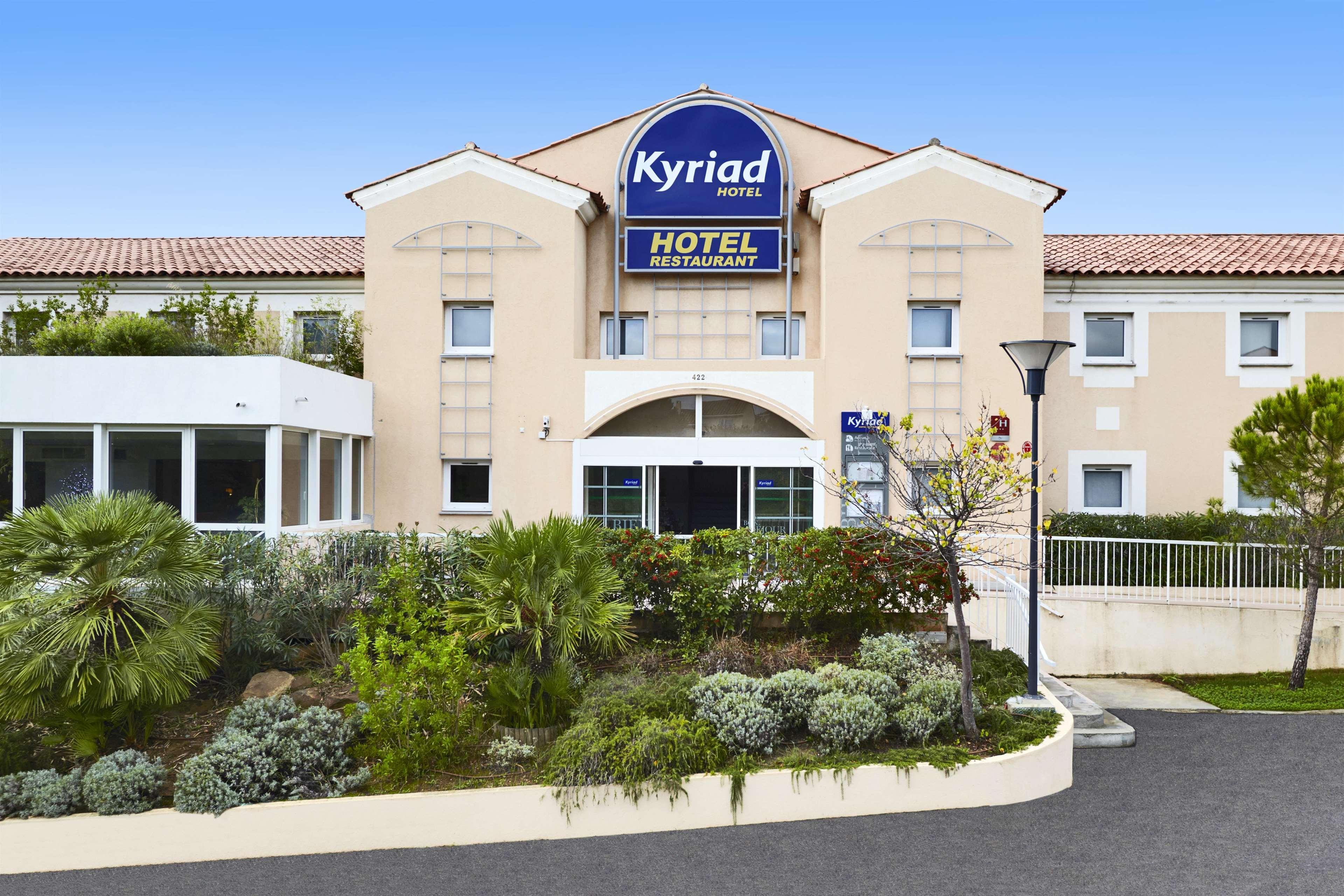 Hotel Restaurant Kyriad Фрежюс Экстерьер фото