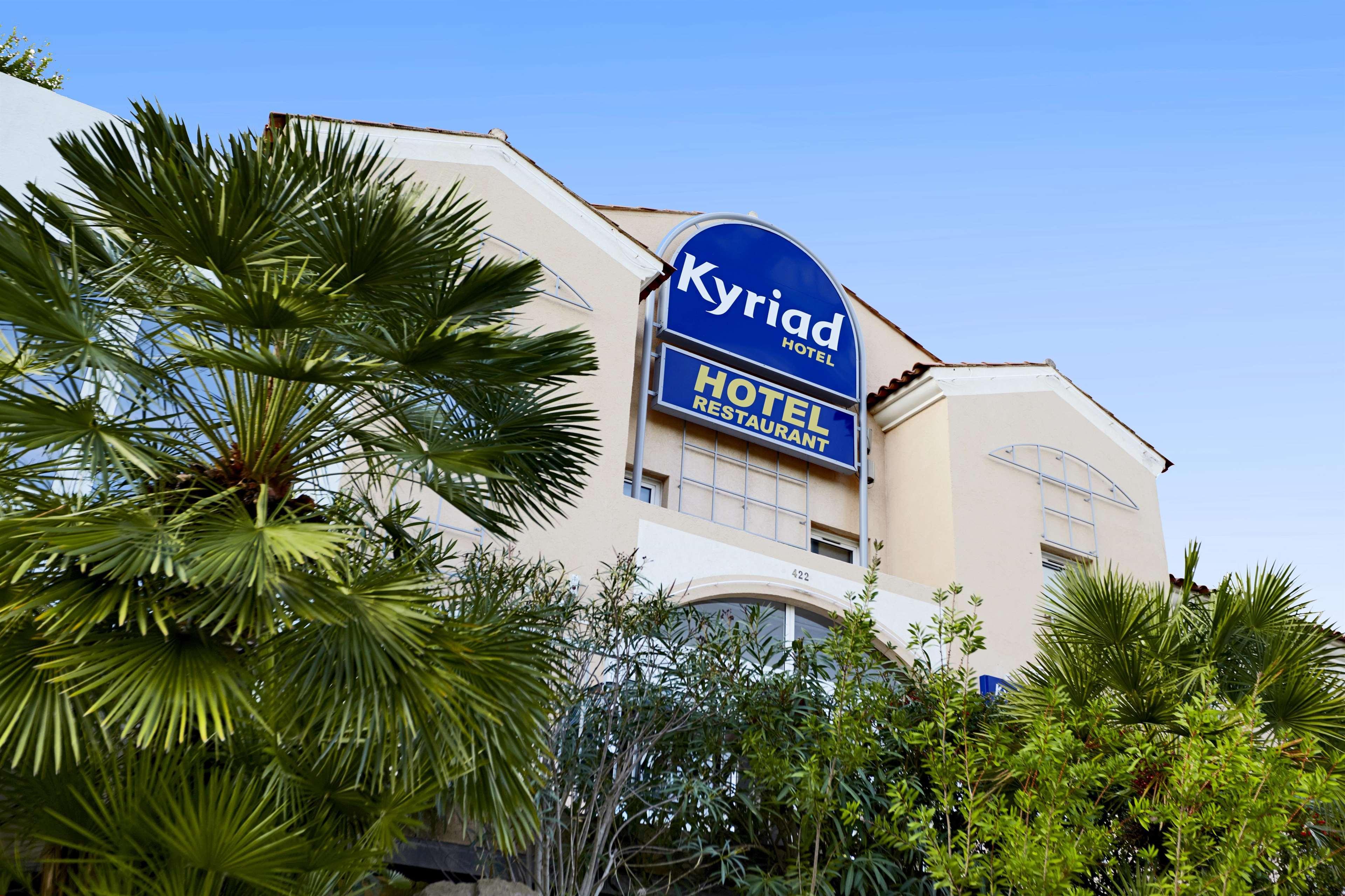 Hotel Restaurant Kyriad Фрежюс Экстерьер фото