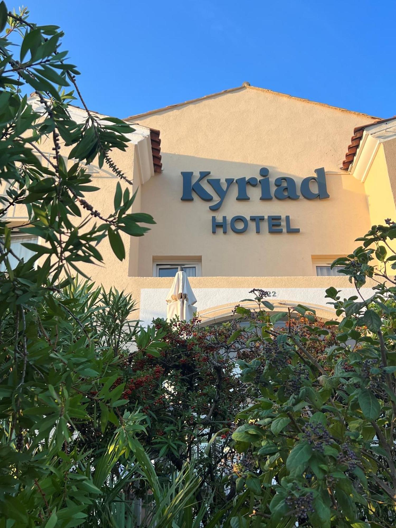 Hotel Restaurant Kyriad Фрежюс Экстерьер фото