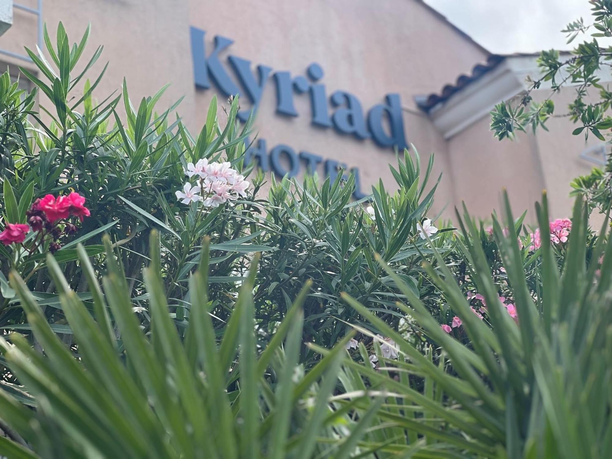 Hotel Restaurant Kyriad Фрежюс Экстерьер фото
