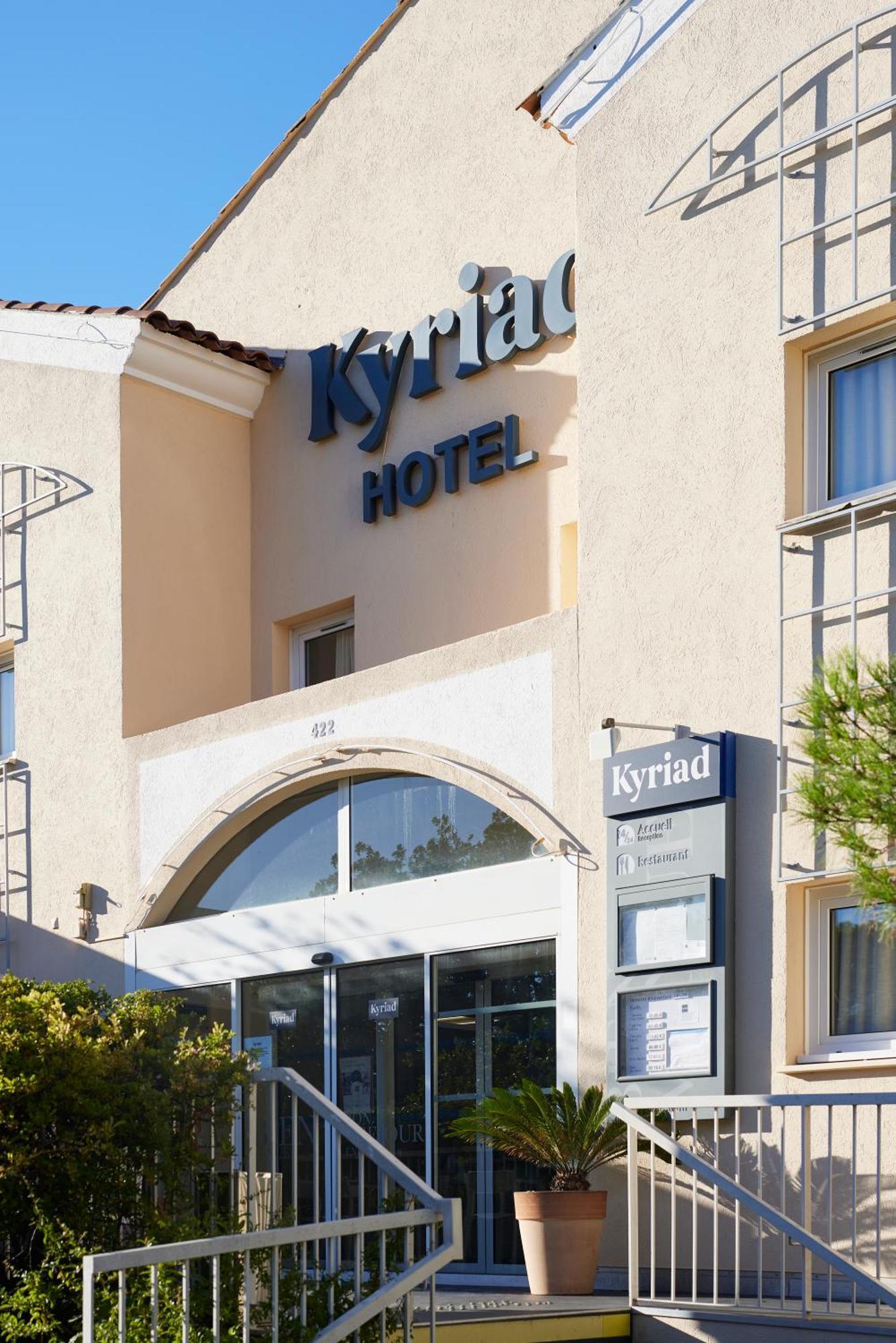 Hotel Restaurant Kyriad Фрежюс Экстерьер фото